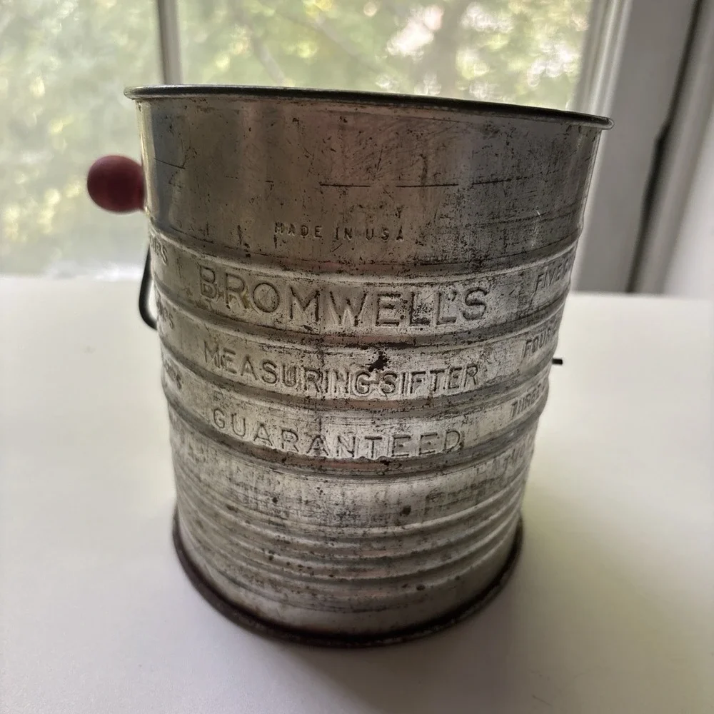 Vintage Bromwell's Measuring Sifter 5 Cup Flour Sifter Red Handle